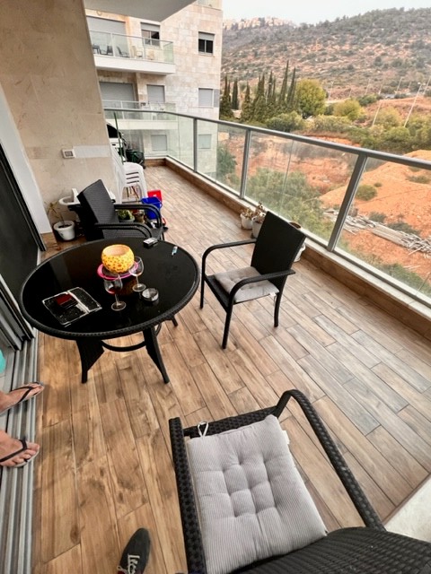 מרפסת, דירה נאות פרס