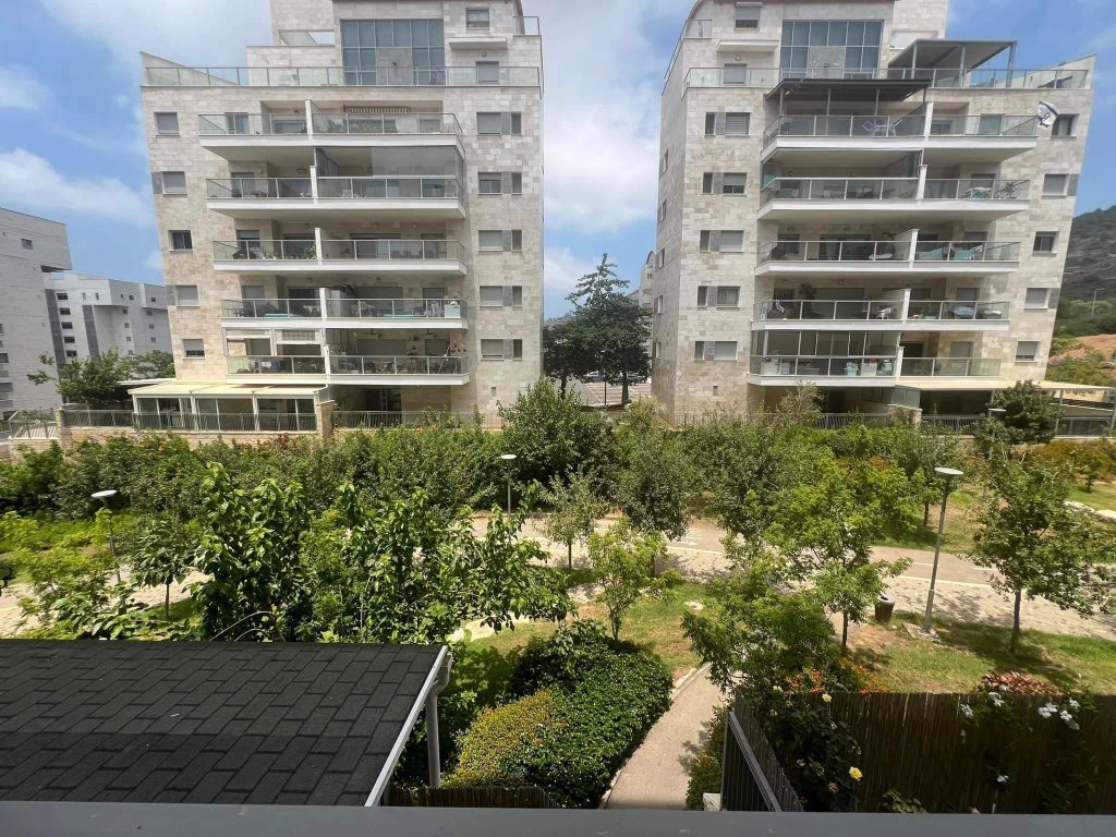 בנאות פרס ברחוב הוד