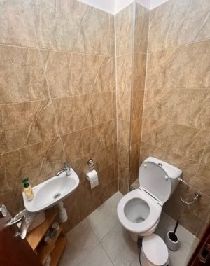 שירותים בדירה בקריית אליעזר