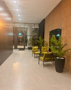 לובי כניסה לדירה בקריית אליעזר