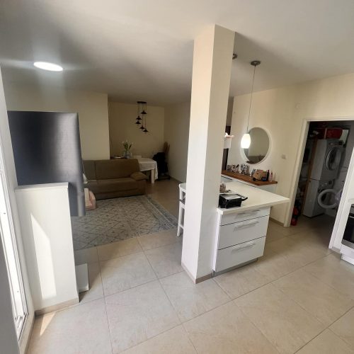 הסלון בדירה שכונת רמת אלון חיפה