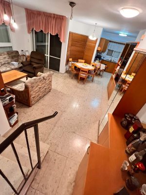 רחוב נחום גולדמן שכונת אלמוגי בחיפה, מטבח וסלון