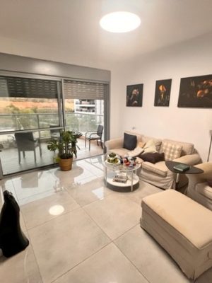 סלון, דירה נאות פרס