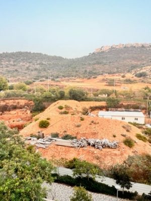 מבט אל הנוף הנשקף מהדירה