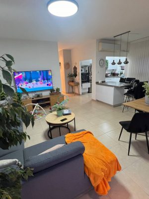 סלון דירה ברחוב נעמת בכרמל