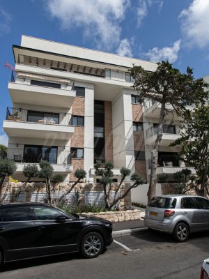 דירת 6.5 חדרים ברחוב אלחנן בכרמל