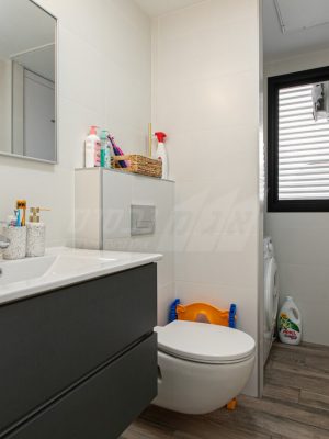 חדר אמבטיה - דירת 6.5 חדרים ברחוב אלחנן בכרמל