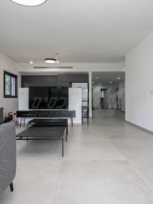 סלון- דירת 6.5 חדרים ברחוב אלחנן בכרמל