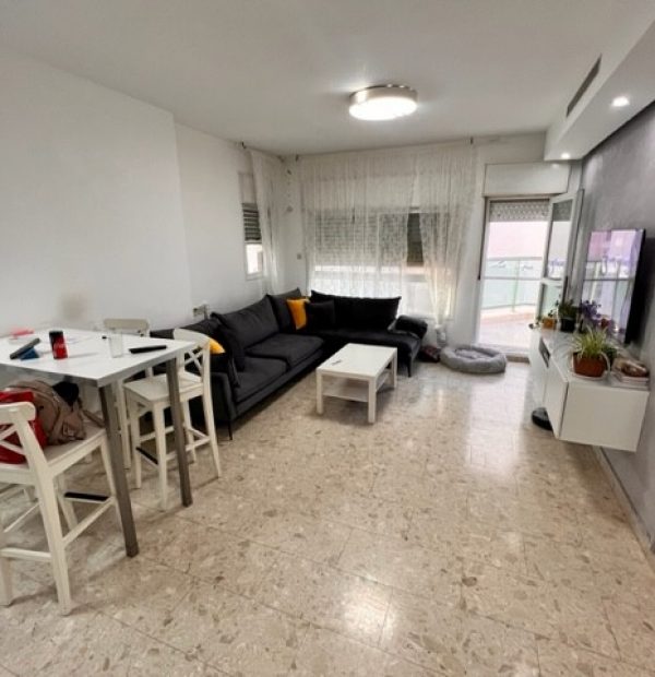 דירה עם מרפסת