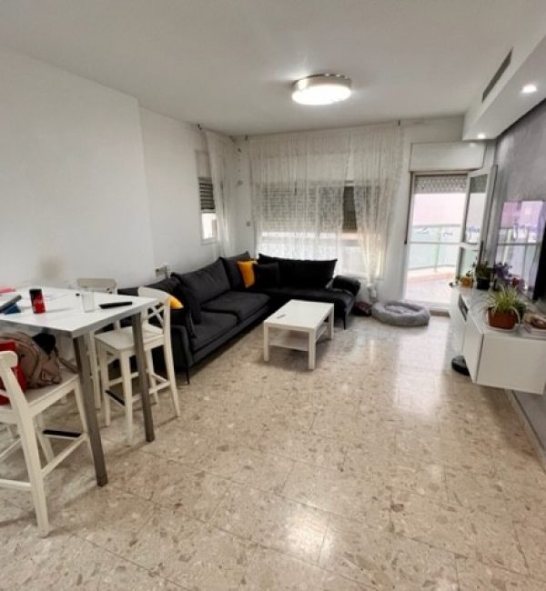 דירה עם מרפסת