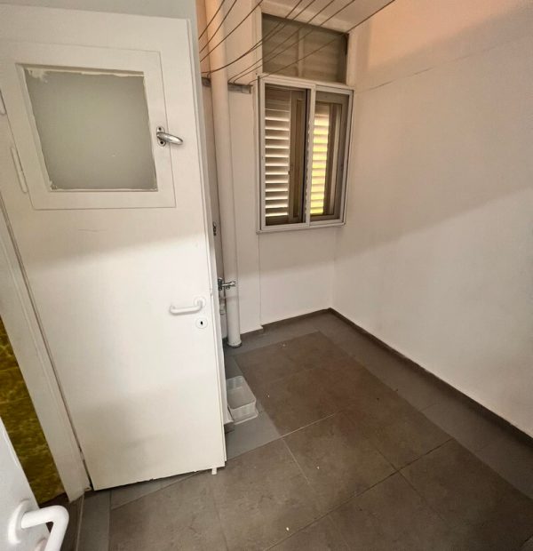 דריה למכירה בחיפה סמוך למרכז חורב רחוב הפרחים - חדר אמבטיה