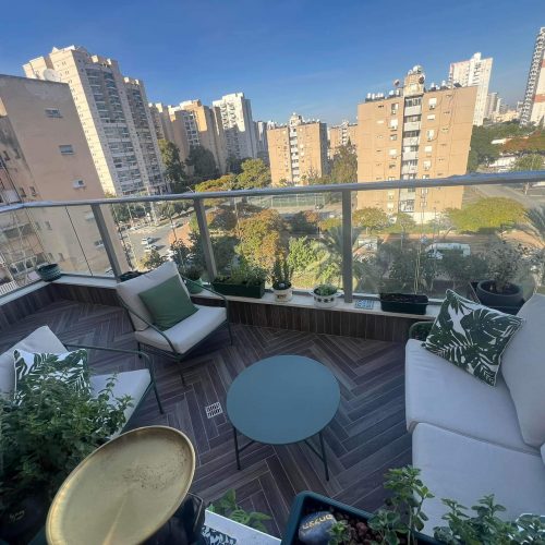 רחוב לוי אשכול, דירת חדרים - מרפסת שמש