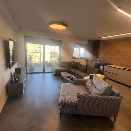 דירת 4 חדשים כחדשה ברחוב לוי אשכול