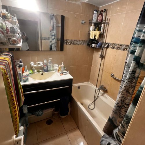 חדר מקלחת בדירת 4 חדרים ברמות רמז חיפה רחוב בורלא