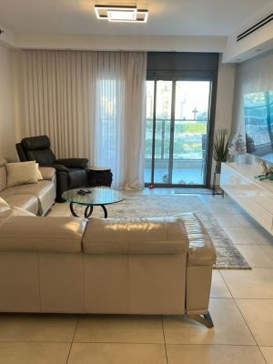 רחוב עופרה חזה, דירת 5 חד'