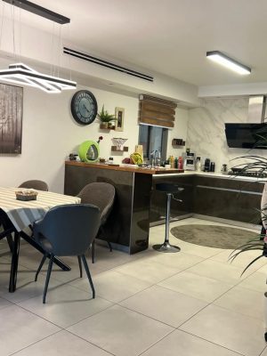 רחוב עופרה חזה, דירת 5 חד'